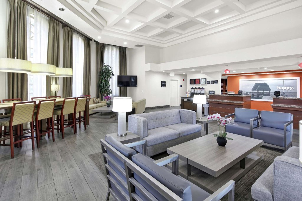 Standard room Hampton Inn & Suites Santa Ana/Orange County Airport