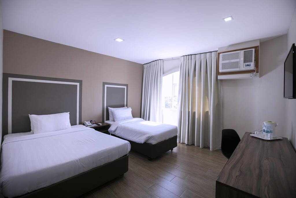 Luxury Triple room S Hotel & Residences