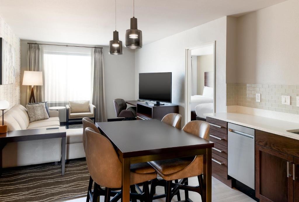 Четырёхместный люкс c 1 комнатой Residence Inn by Marriott Anaheim Brea