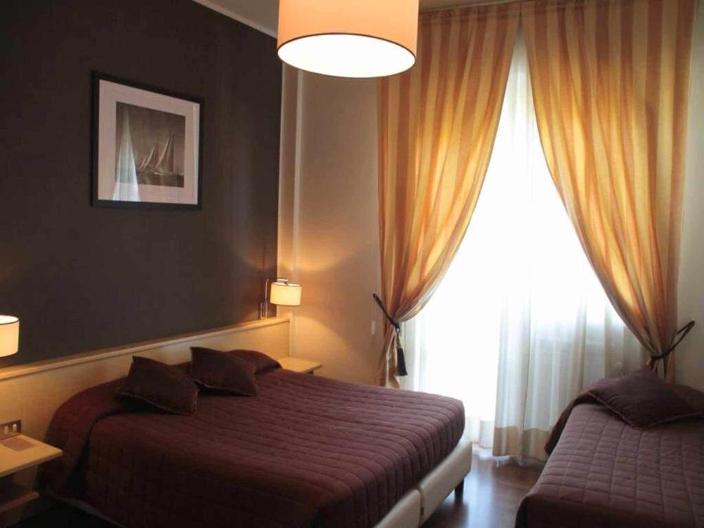 Standard Vierer Zimmer mit Balkon Hotel Ancora Riviera