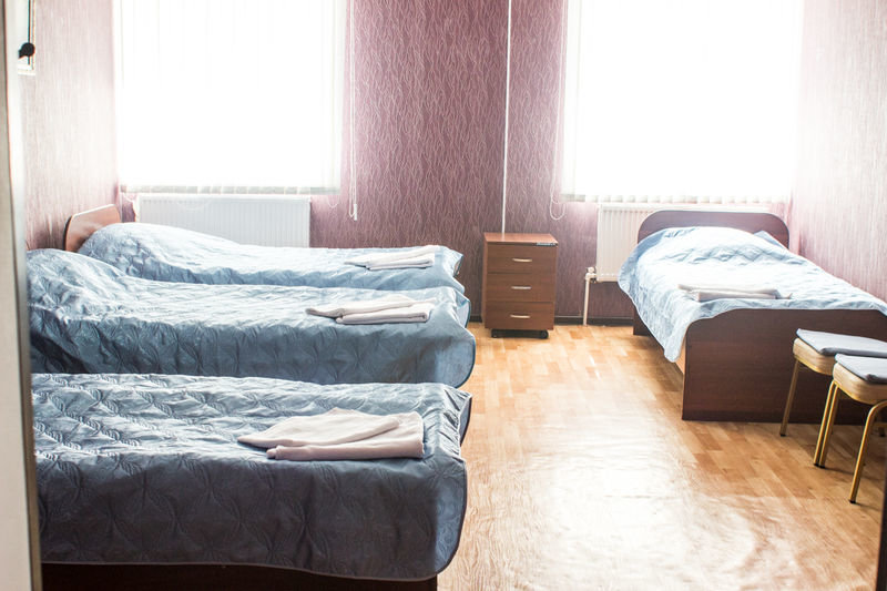Кровать в общем номере Гостиница "ПричалЪ"