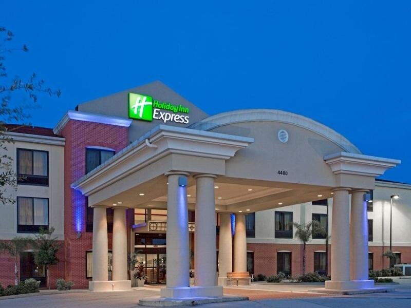 Кровать в общем номере Holiday Inn Express Hotel & Suites Sebring, an IHG Hotel