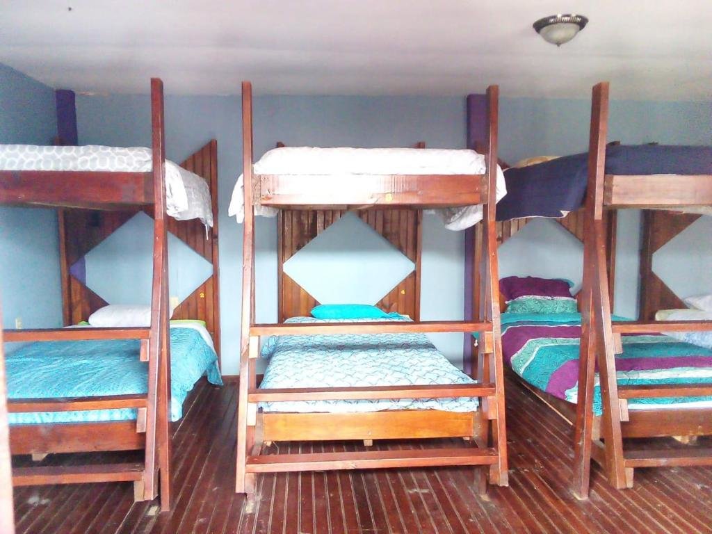 Кровать в общем номере La Delphina Bed and Breakfast Bar and Grill
