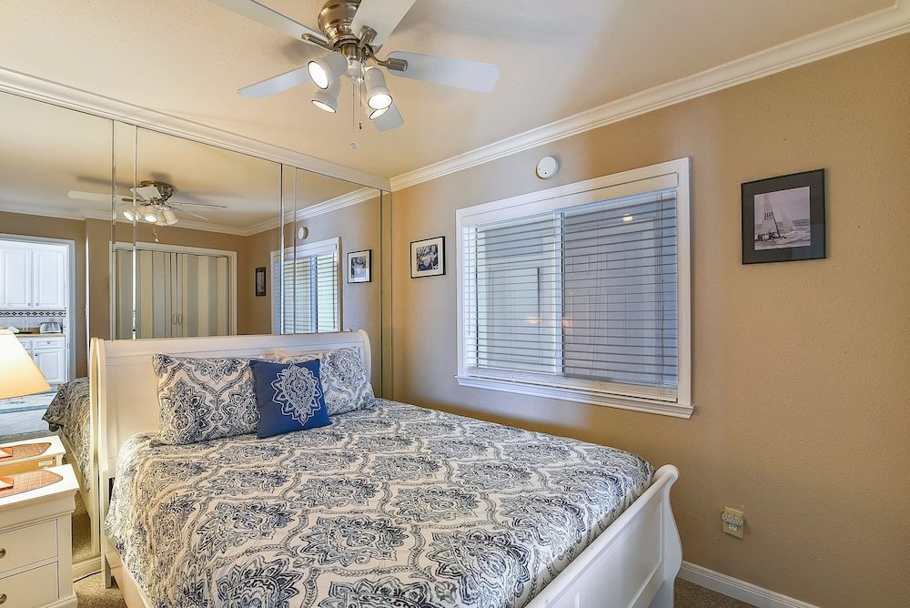 Номер Standard Seascape 1311 2 Bedroom Condo by RedAwning