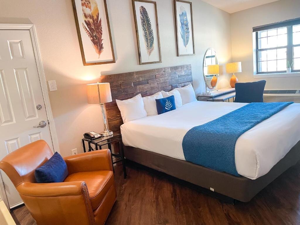 Luxus Suite Pinemark Inn & Suites