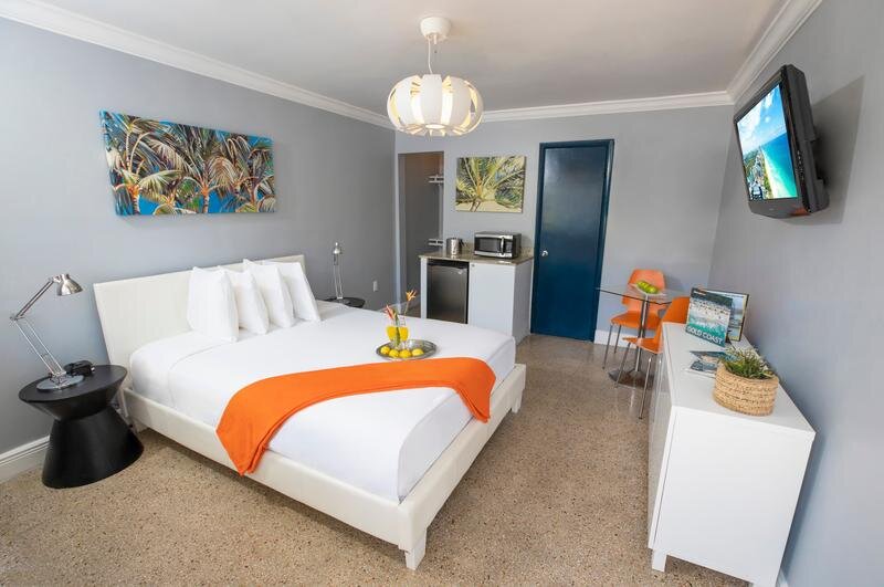 Cama en dormitorio compartido Hollywood Beach Suites and Hotel