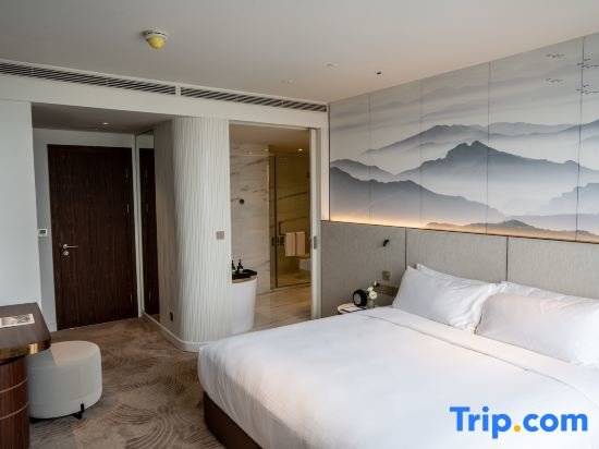 1 Bedroom Double Club Suite Crowne Plaza Vinh Yen City Centre, an IHG Hotel