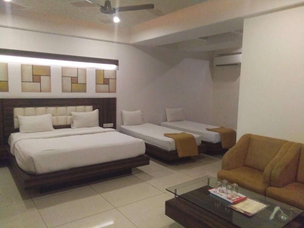 Suite Srinidhi Grand Inn