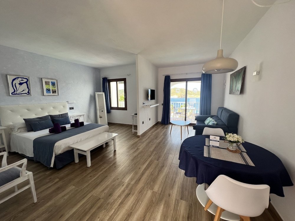 Студия с балконом и с видом на море Apartamentos El Bergantin Menorca Club