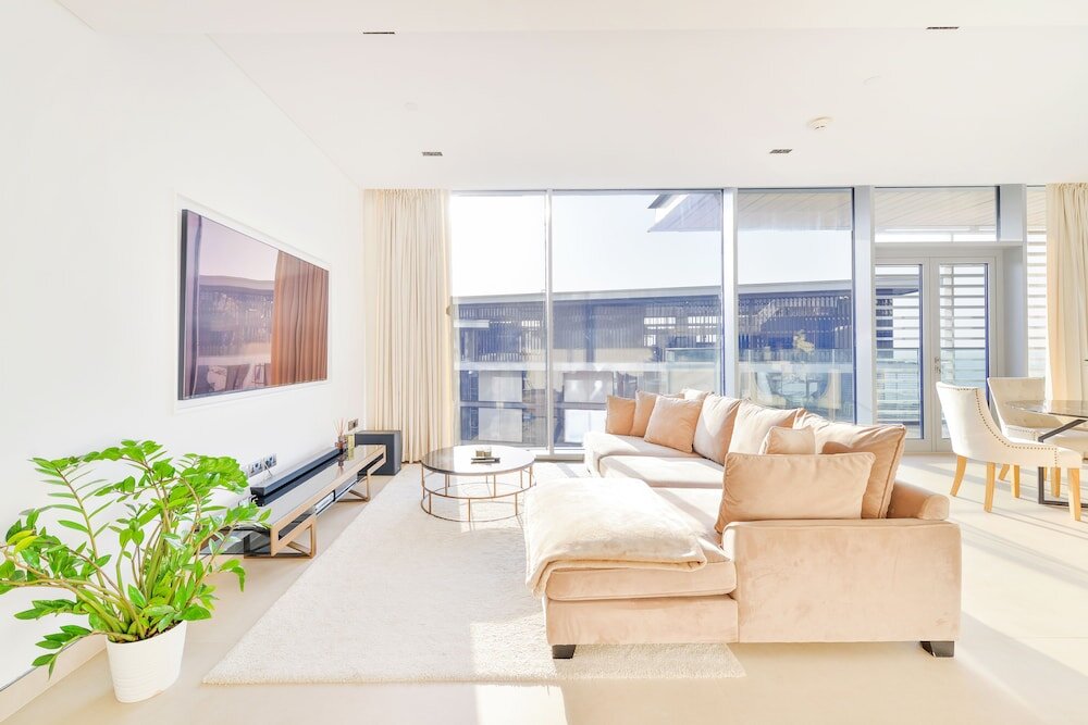 Premier Apartment Luxury 2BR - Awesome Views - Ain Dubai