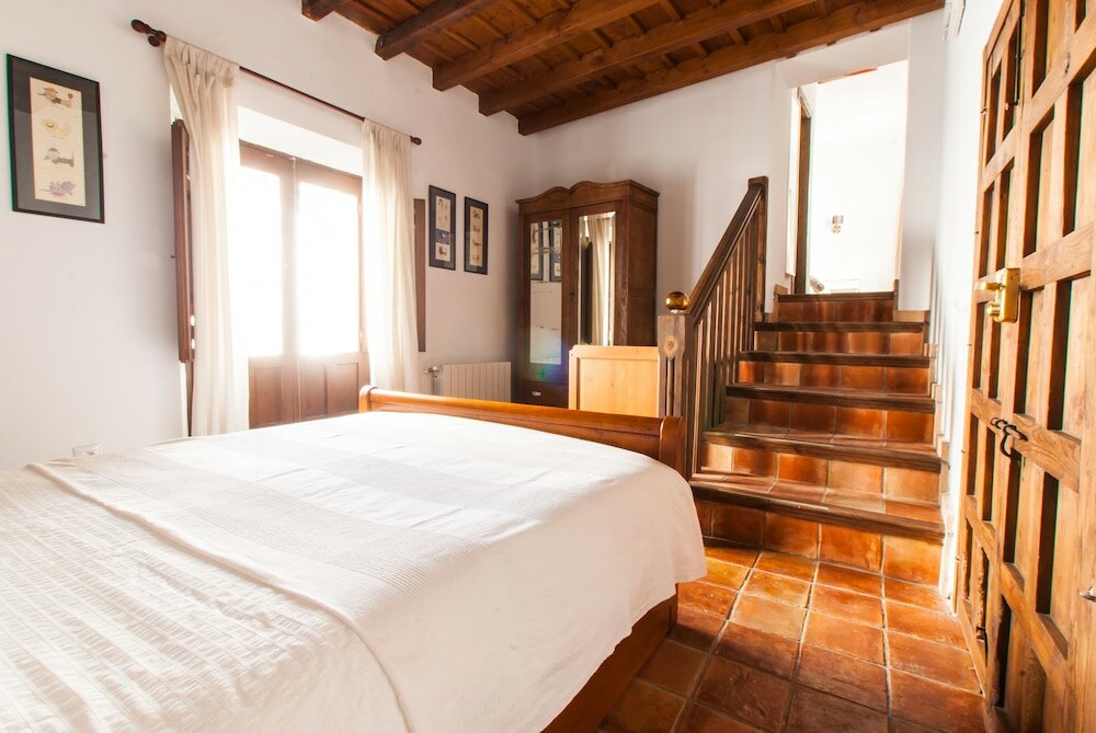 Standard Triple room with balcony El Secreto del Olivo