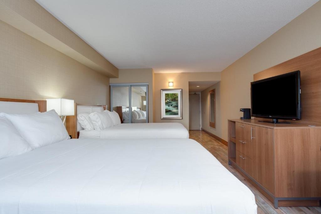 Двухместный номер Standard Holiday Inn Express & Suites Fredericton, an IHG Hotel