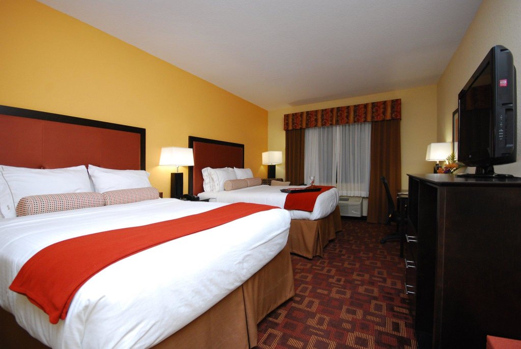 Двухместный номер Standard Holiday Inn Express & Suites Gonzales, an IHG Hotel