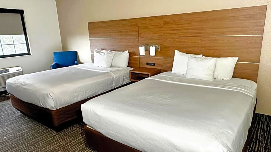 Standard Quadruple room Estherville Hotel & Suites