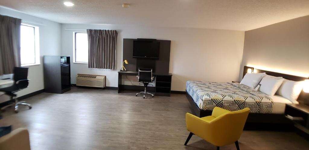 Suite Motel 6-Kewanee, IL