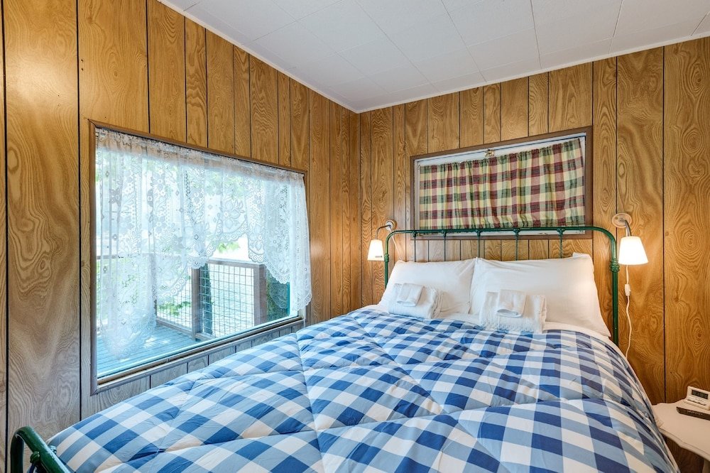 Villa Mt Baker Lodging Cabin 24 - LAKESIDE, SLEEPS 4! by MBL