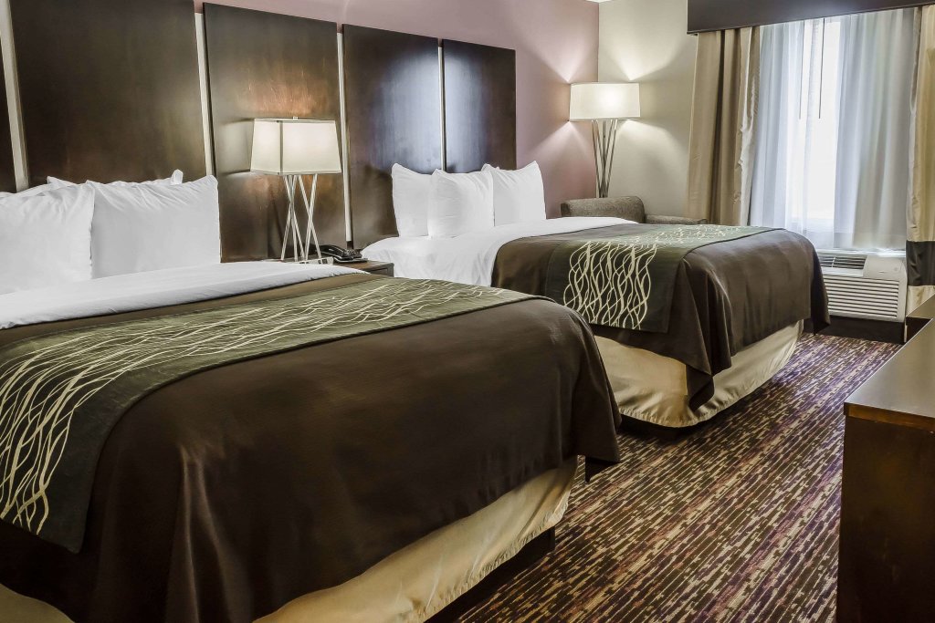 Четырёхместный номер Standard Comfort Inn & Suites Dothan East