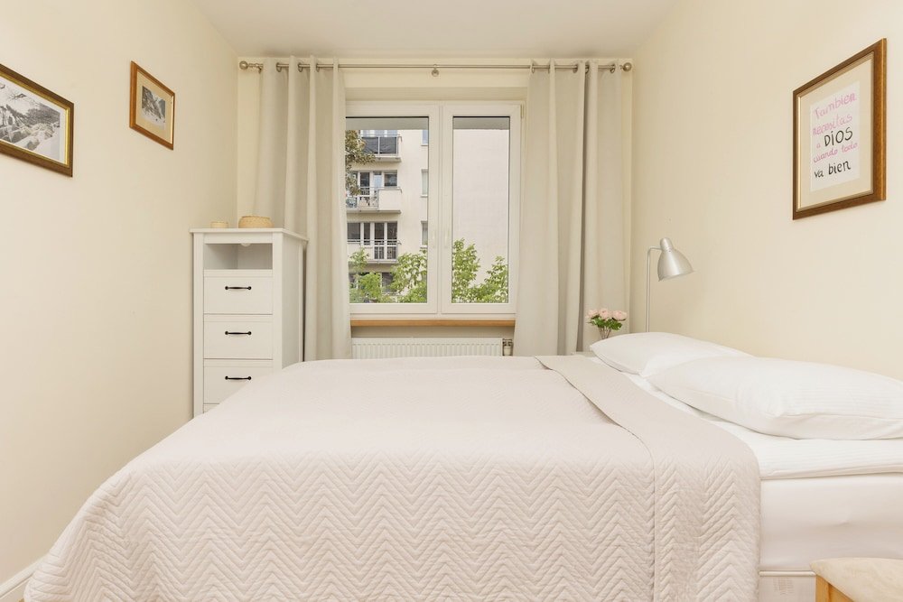 Apartment 2-beedroom Zurawia by Renters