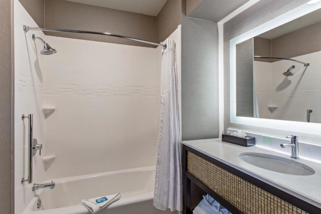 Номер Deluxe Holiday Inn Express & Suites Anaheim Resort Area, an IHG Hotel