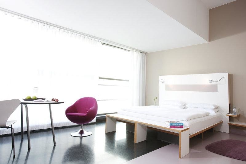 Кровать в общем номере Ku'Damm 101 Hotel