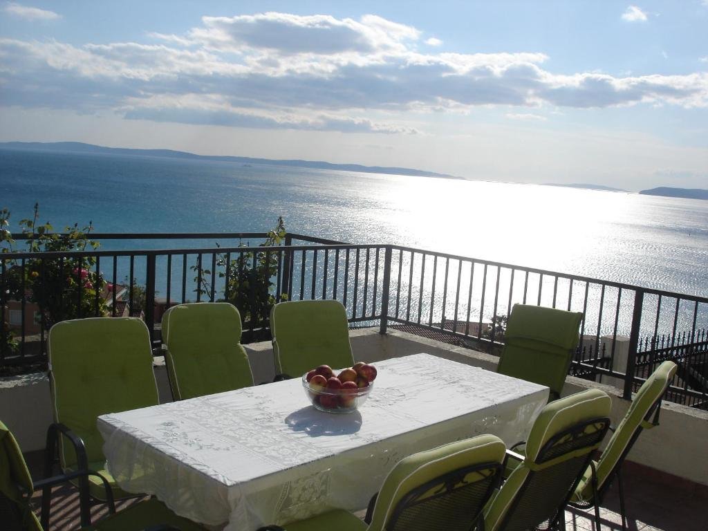 3 Bedrooms Apartment with balcony and with sea view Apartments Spalato