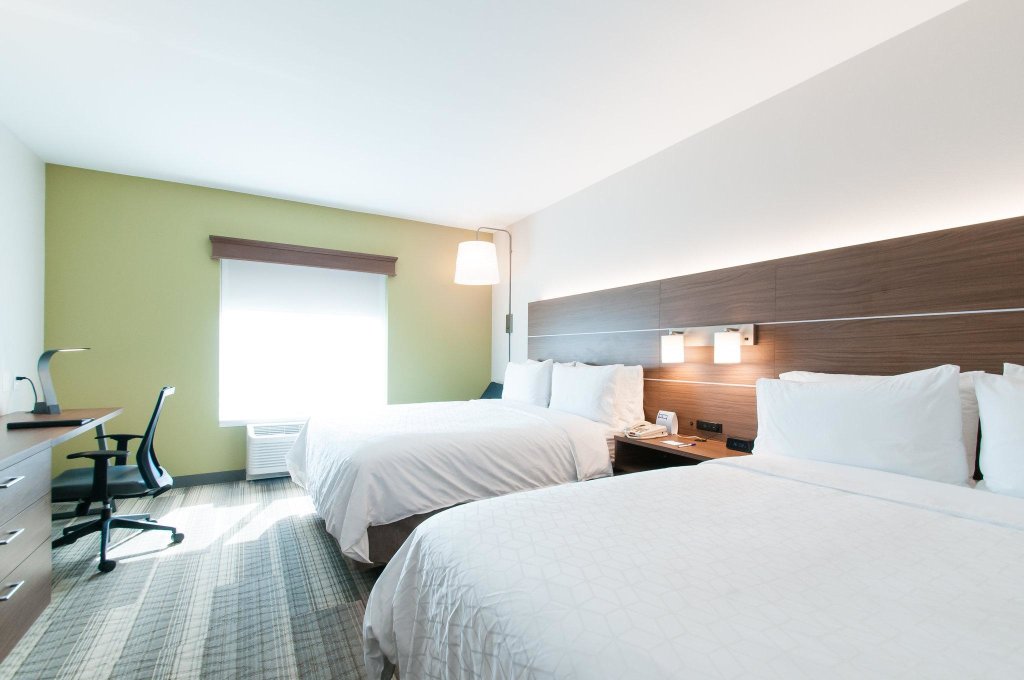 Standard Vierer Zimmer Holiday Inn Express Hotel & Suites Hagerstown, an IHG Hotel