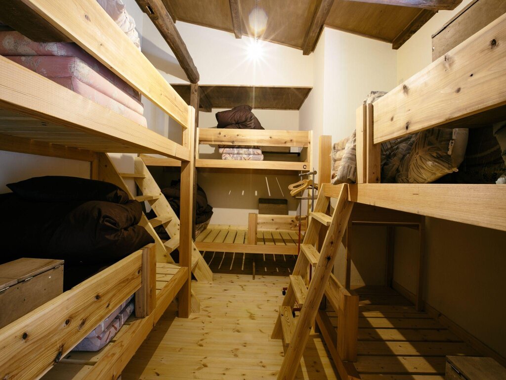 Кровать в общем номере tabi-shiro