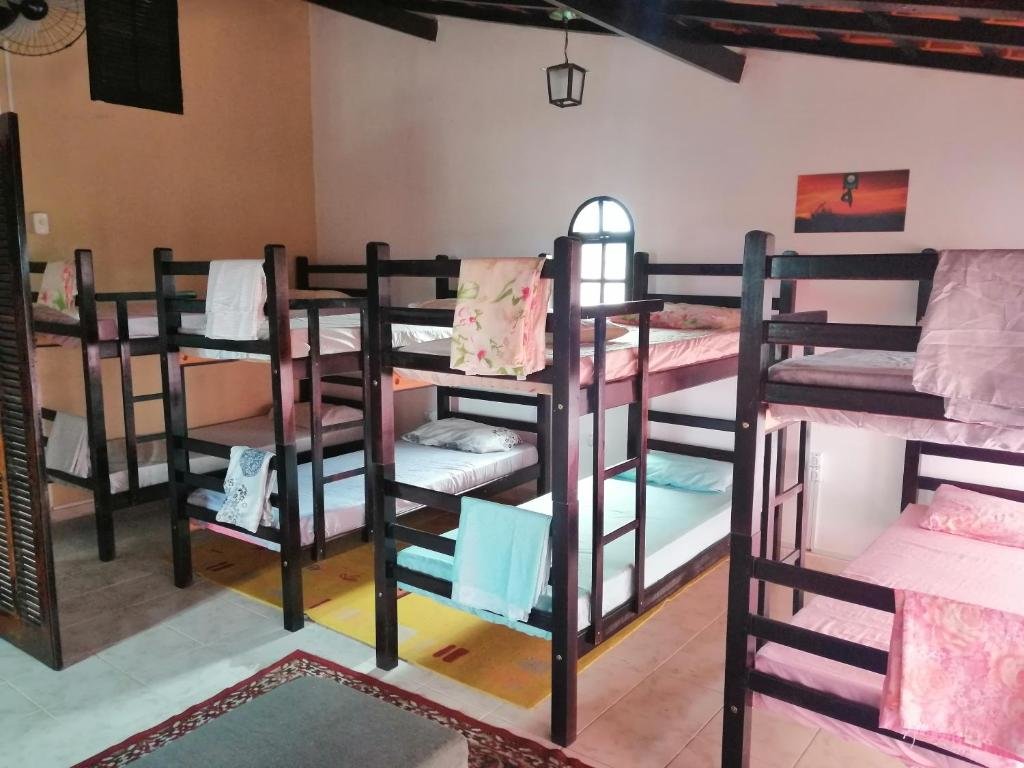 Кровать в общем номере Kionda Surf House