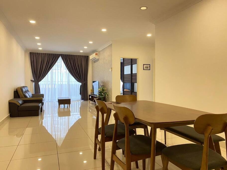 Apartment Lovely and Exclusive 3 bedrooms apt@KSL Daya