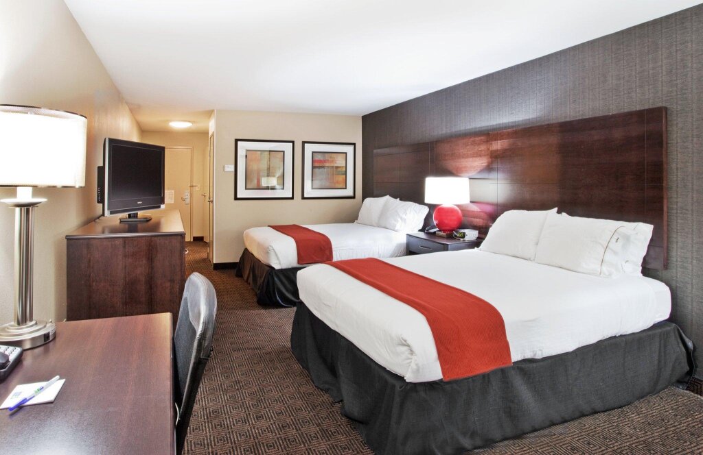 Четырёхместный номер Standard Holiday Inn Express Hotel & Suites Atlanta-Cumming, an IHG Hotel