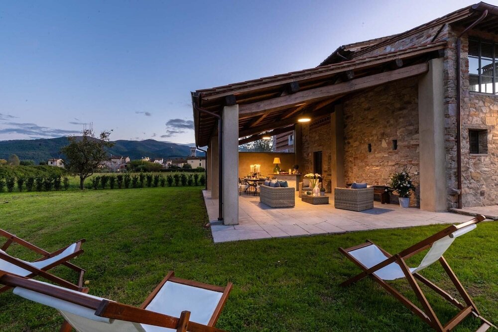Вилла Villa Brunetta, Discover your Modern but Traditional Villa in Lucca