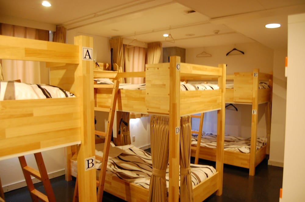 Кровать в общем номере (женский номер) Hotel Knut