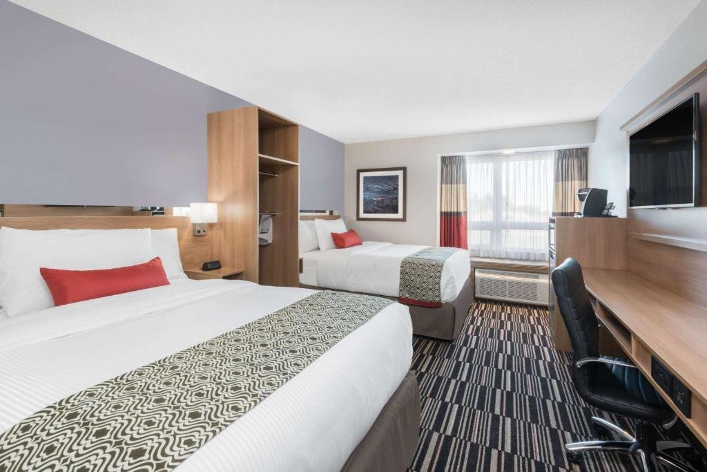 Двухместный номер Standard Microtel Inn & Suites by Wyndham Sudbury