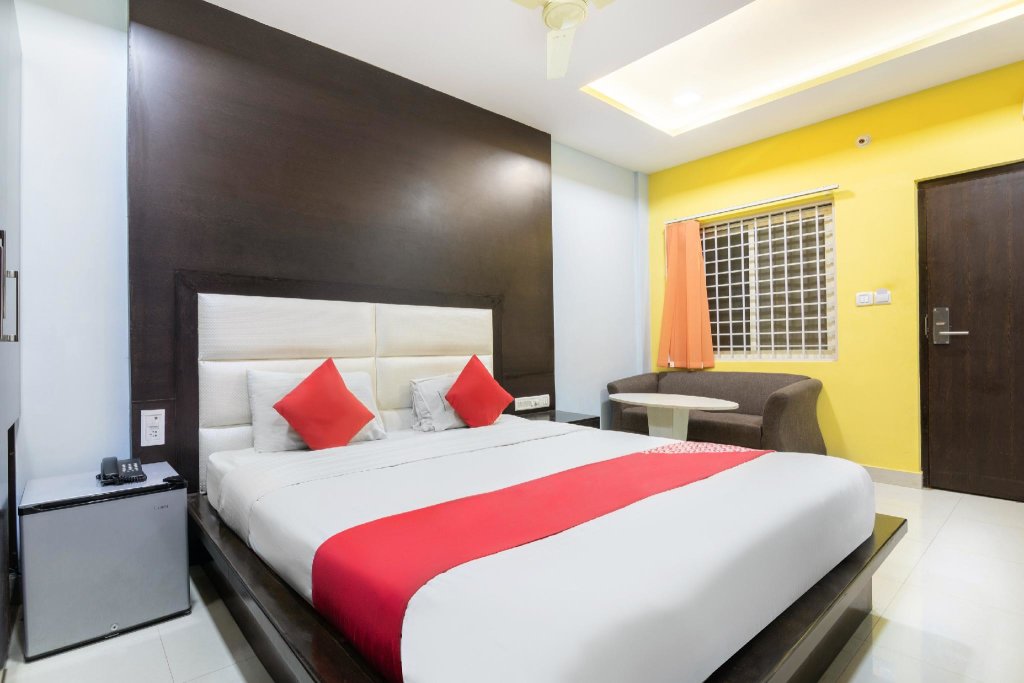 Standard Suite OYO 15965 Hotel Nandi Gateway