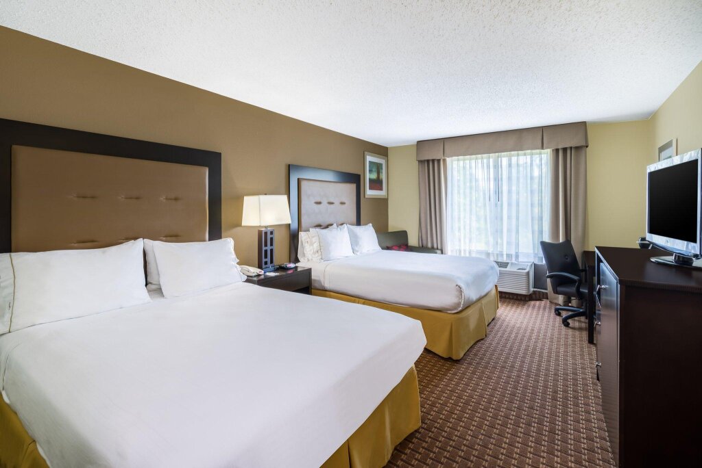 Camera quadrupla Standard Holiday Inn Express Hotel & Suites-North East, an IHG Hotel