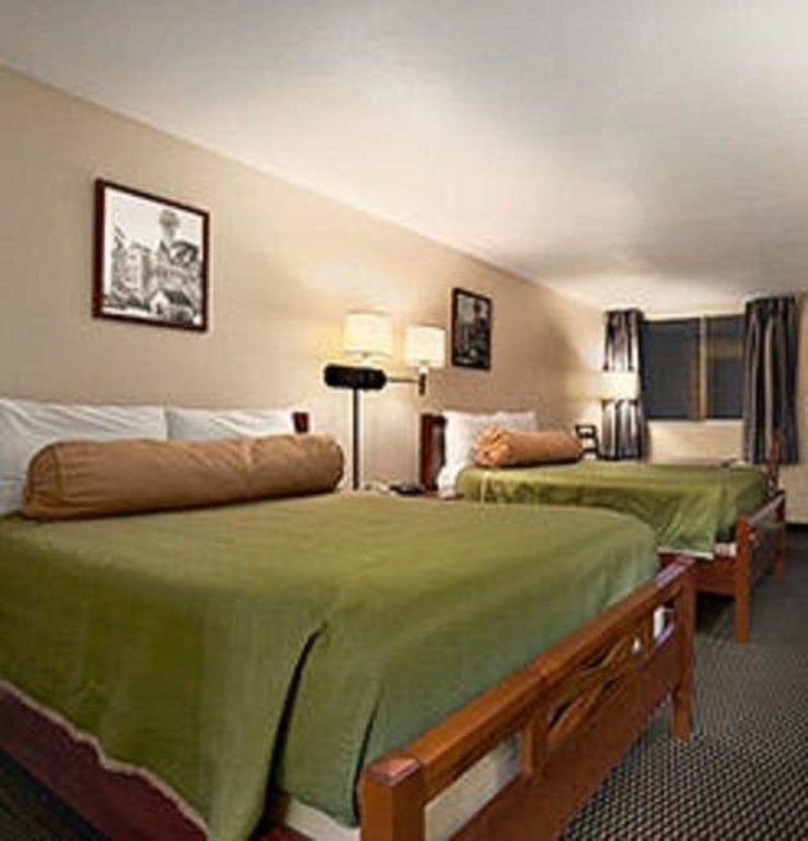 Двухместный номер Standard Travelodge by Wyndham New Orleans Harvey Hotel