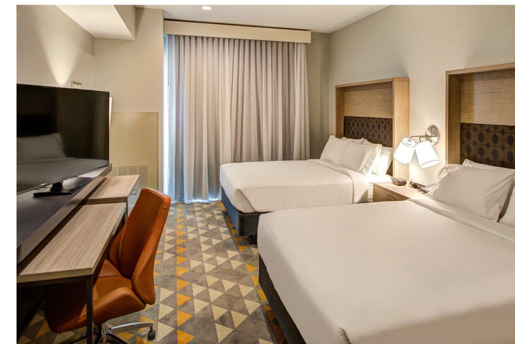 Четырёхместный люкс Holiday Inn Hotel & Suites - Houston West - Katy Mills, an IHG Hotel