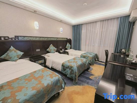 Habitación triple Estándar Yangshuo Xiangshan international hotel