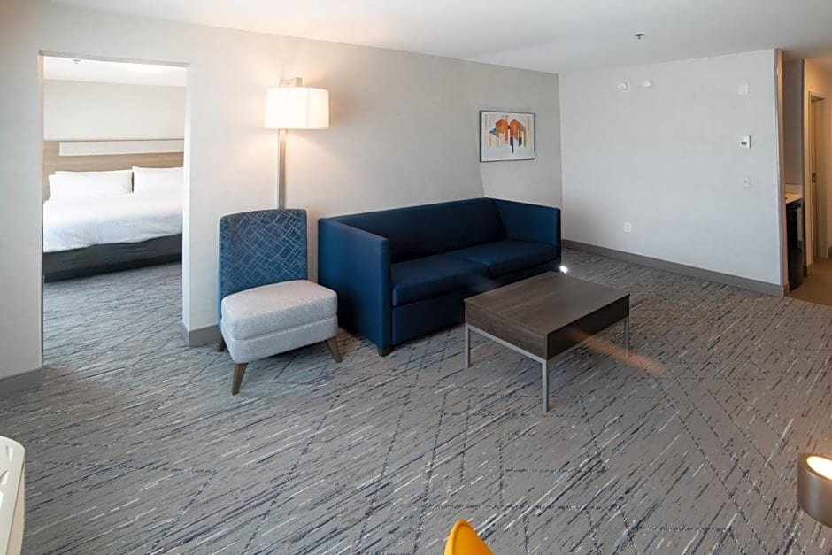 Suite doble 1 dormitorio Holiday Inn Express and Suites Moose Jaw, an IHG Hotel
