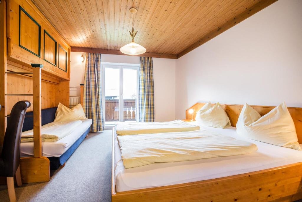 Standard Triple room Haus Alpenland