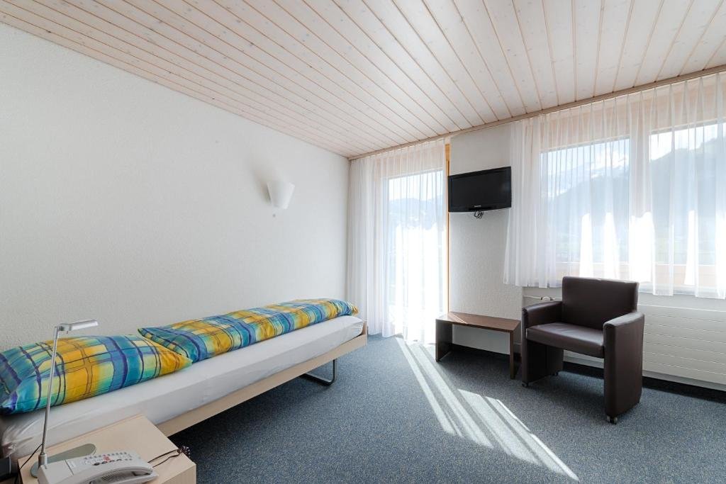 Standard Single room with balcony Ferien- und Familienhotel Alpina Adelboden