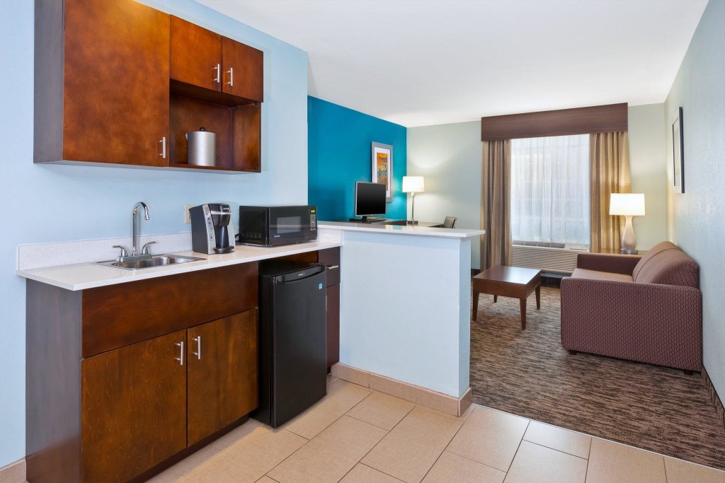 1 Bedroom Suite Holiday Inn Express & Suites Carmel North - Westfield, an IHG Hotel