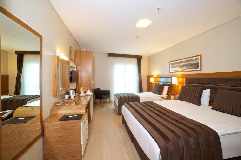 Четырёхместный семейный номер Standard Hotel Istanbul Trend