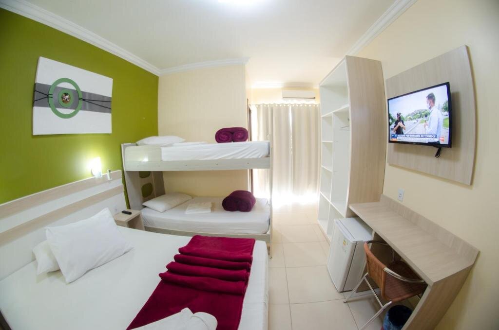 Standard Quadruple room with pool view Villarejo Parque Hotel