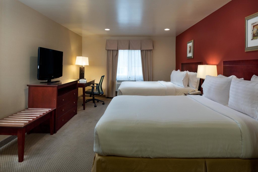 Habitación cuádruple Estándar Holiday Inn Express Hotel & Suites Los Angeles Airport Hawthorne, an IHG Hotel