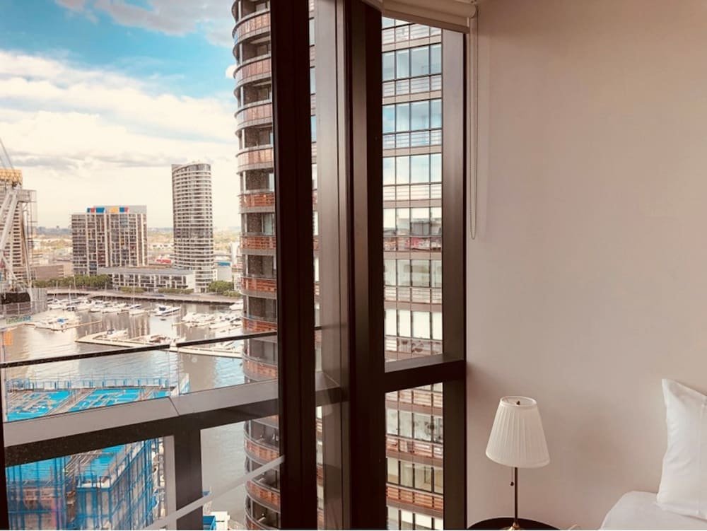 Апартаменты Deluxe с 2 комнатами с балконом и с видом на реку Winston Apartments Docklands