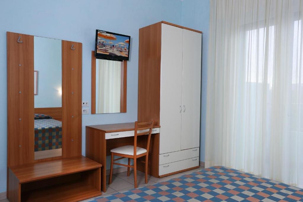 Standard Doppel Zimmer mit Balkon Hotel Iones