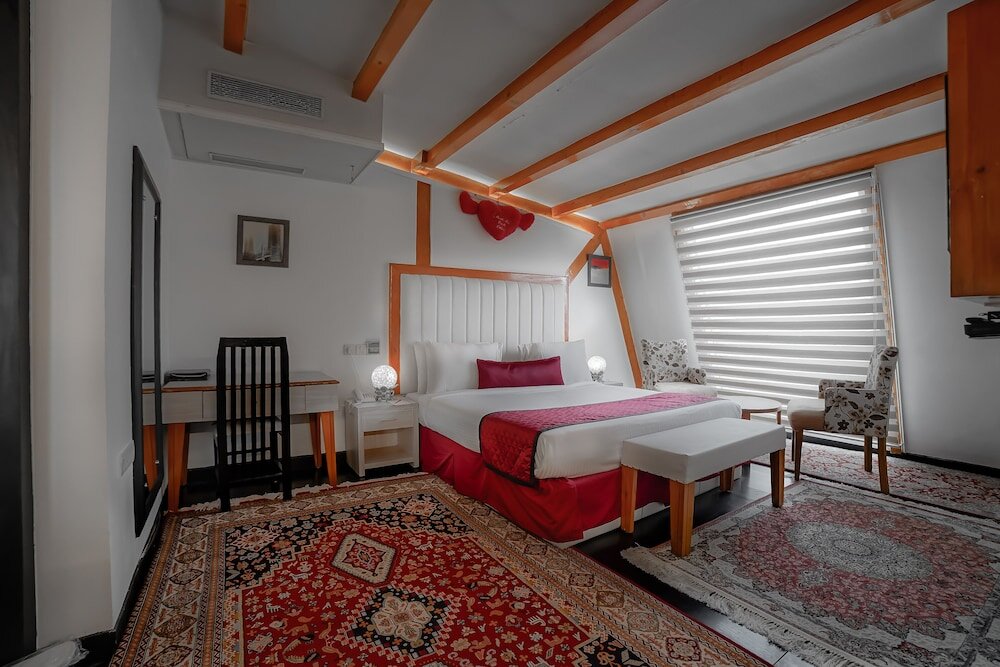 Люкс Luxury Hotel Rose Petal Srinagar