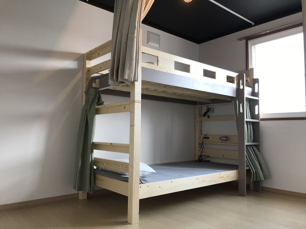 Кровать в общем номере (женский номер) Sapporo Guest House 庵 Anne