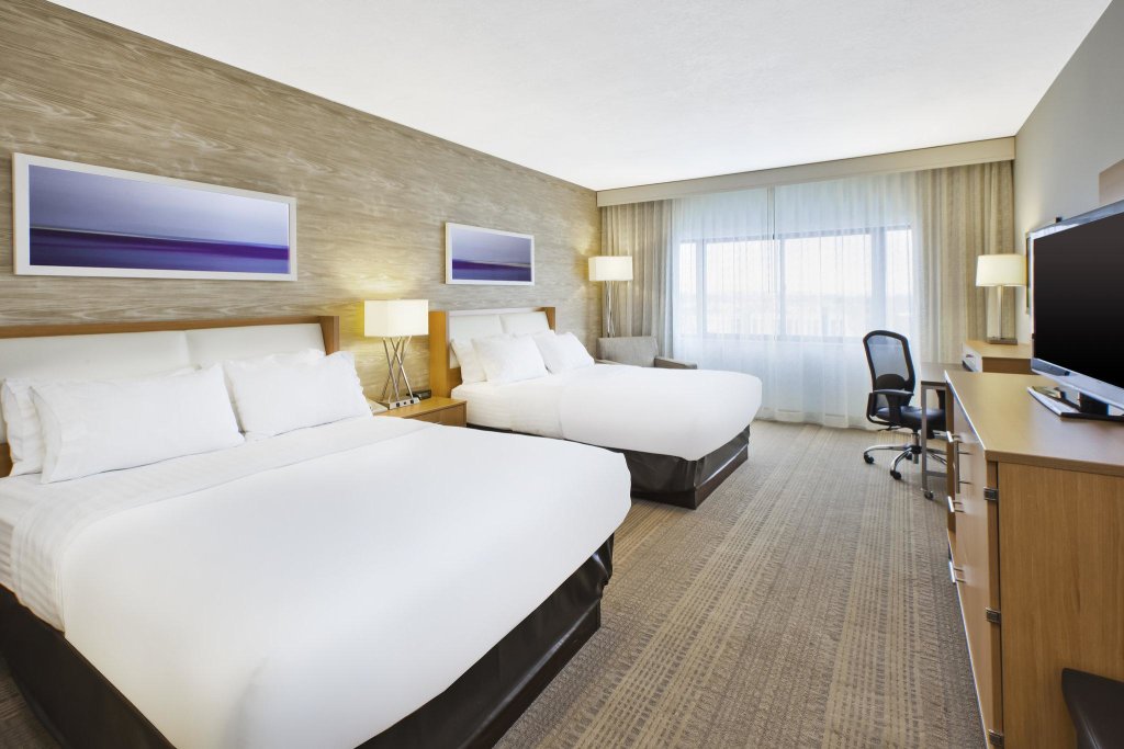 Четырёхместный номер Premium Holiday Inn Rapid City - Rushmore Plaza, an IHG Hotel
